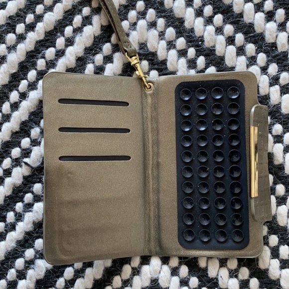 Green Snap Closure Wrislet Wallet Cell Phone Case - Picture 3 of 3